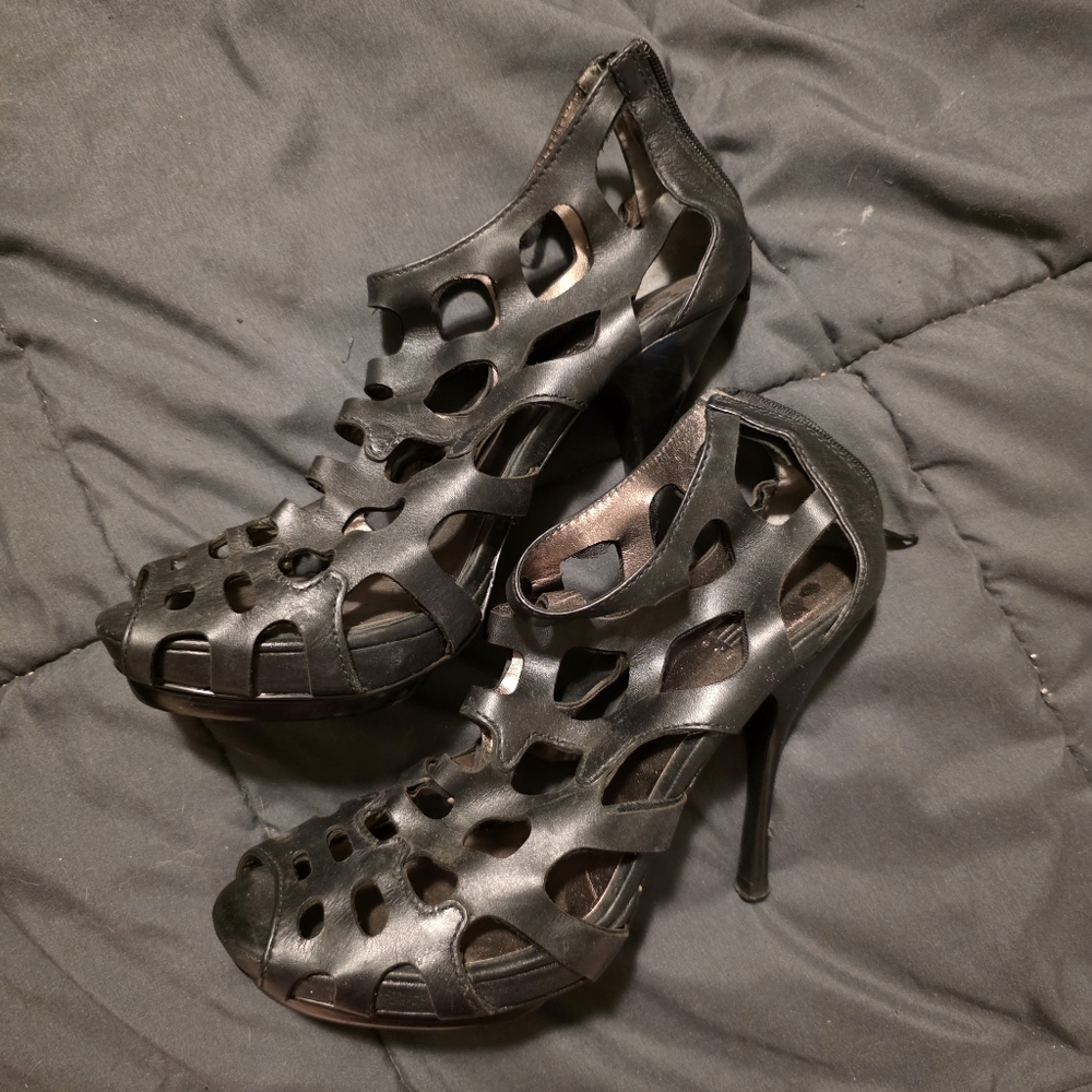 Pelle Moda Black Leather Cutout Caged Peep Toe Heels – Size 8